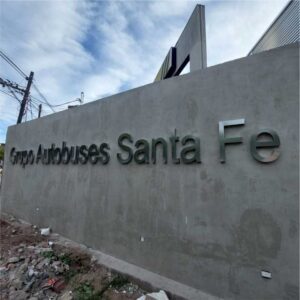 Letras corpóreas en acero inoxidable en Santa Fe
